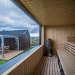 Skyview Deluxe And Private Jacuzzi , Oslonino