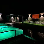 Skyview Deluxe And Private Jacuzzi , * Oslonino