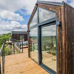 Skyview Deluxe And Private Jacuzzi , * Oslonino