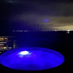 Skyview Deluxe And Private Jacuzzi , Tatil Evi