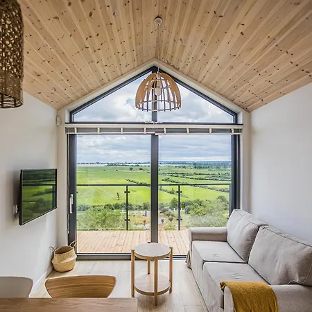 Skyview Deluxe And Private Jacuzzi , Osłonino