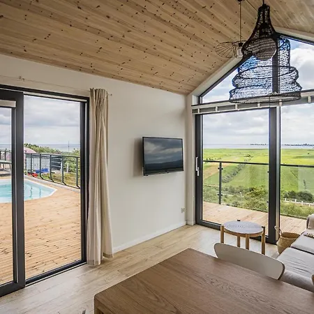 Hébergement de vacances Skyview Deluxe And Private Jacuzzi ,