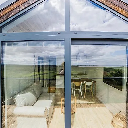 Skyview Deluxe And Private Jacuzzi , Ferienhaus