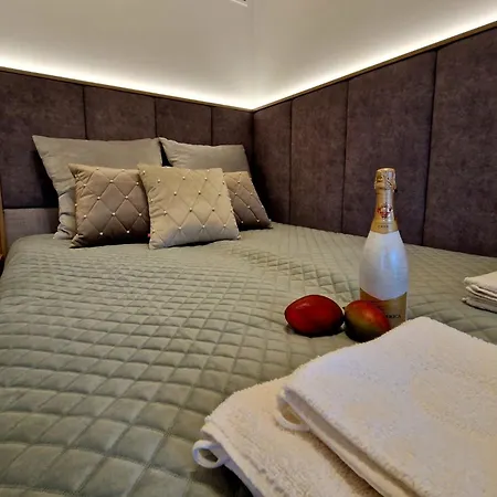 Skyview Deluxe And Private Jacuzzi ,