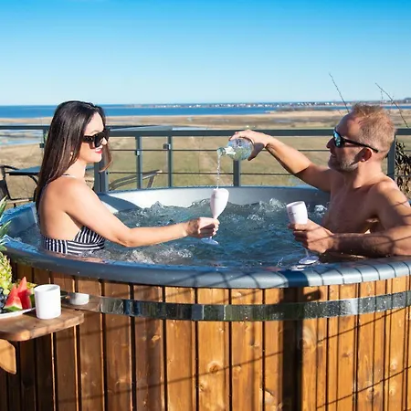 Skyview Deluxe And Private Jacuzzi , Ferienhaus Oslonino