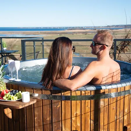 Ferienhaus Skyview Deluxe And Private Jacuzzi , Oslonino