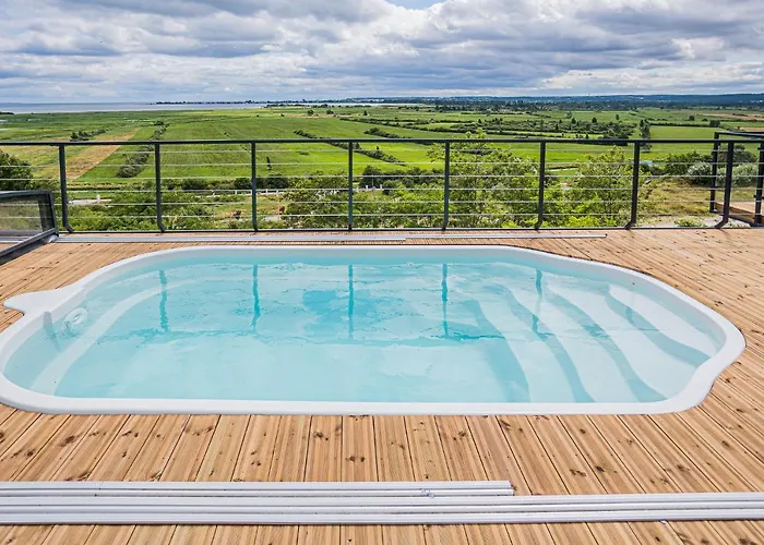 Skyview Deluxe And Private Jacuzzi ,