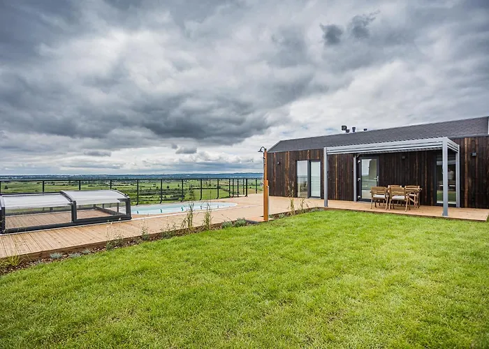 Skyview Deluxe And Private Jacuzzi , Ferienhaus Oslonino