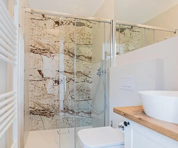 Ferienhaus Skyview Deluxe And Private Jacuzzi , Oslonino