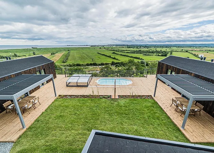 Skyview Deluxe And Private Jacuzzi , Ferienhaus