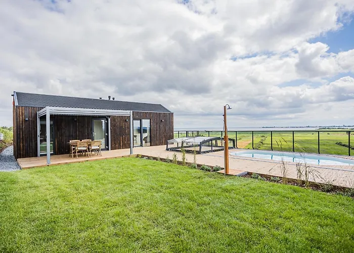 Skyview Deluxe And Private Jacuzzi ,