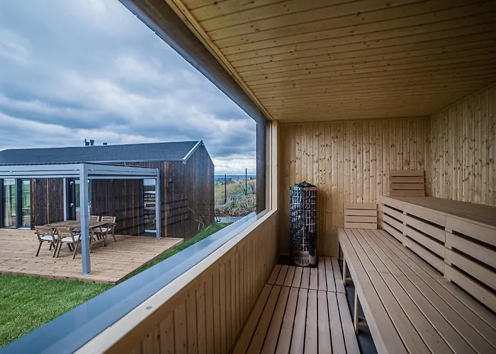 Skyview Deluxe And Private Jacuzzi , Oslonino