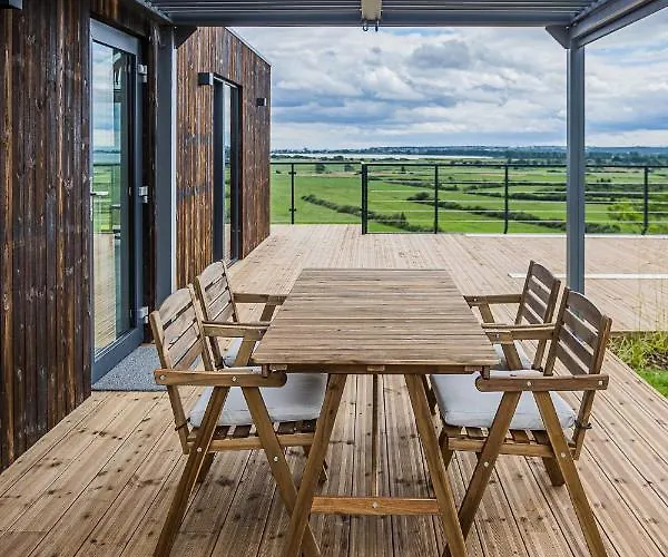 Skyview Deluxe And Private Jacuzzi , Ferienhaus