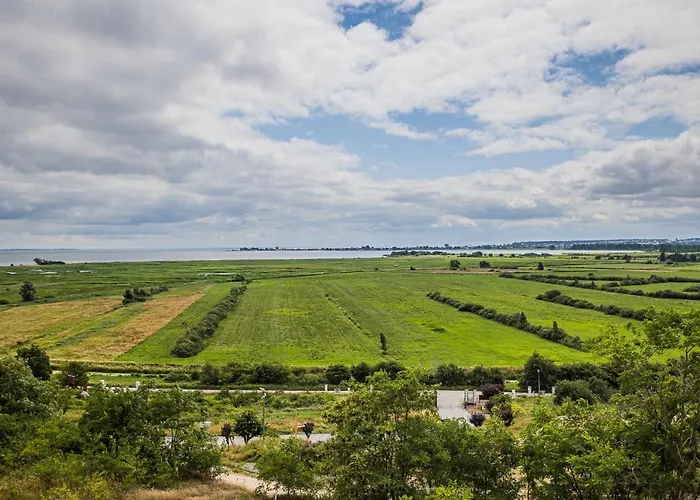 Skyview Deluxe And Private Jacuzzi , Ferienhaus Oslonino