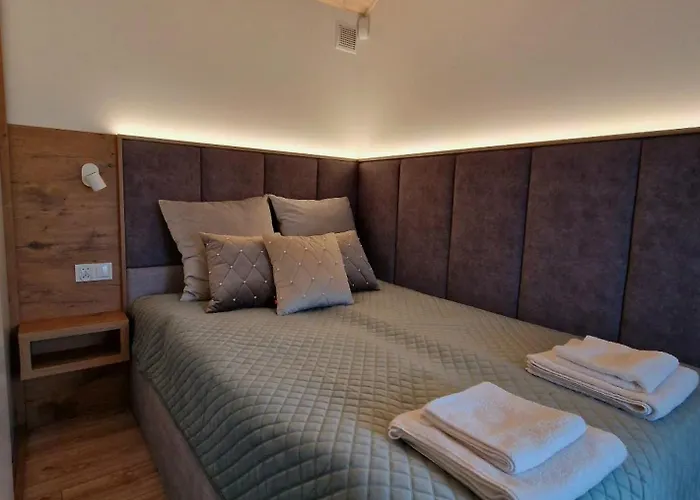 Skyview Deluxe And Private Jacuzzi , Ferienhaus Oslonino