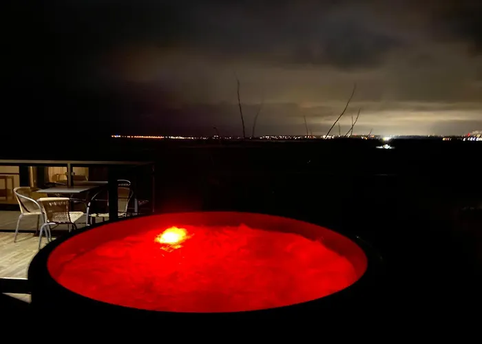 Skyview Deluxe And Private Jacuzzi , Oslonino