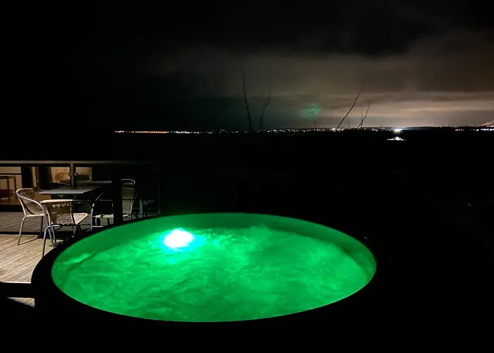 Skyview Deluxe And Private Jacuzzi , Oslonino