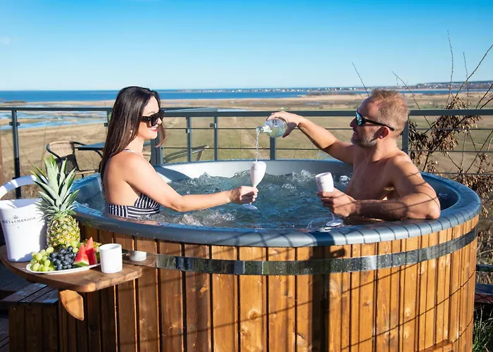 Skyview Deluxe And Private Jacuzzi , Ferienhaus Oslonino