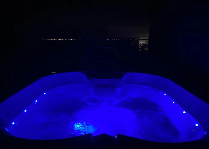 Skyview Deluxe And Private Jacuzzi , * Oslonino