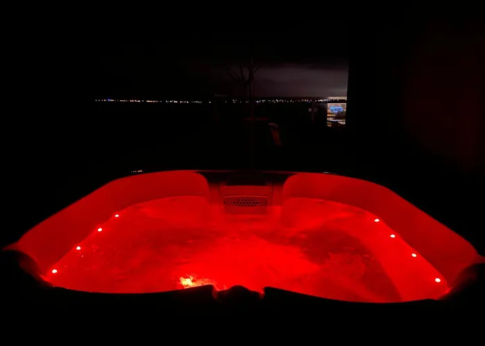 Ferienhaus Skyview Deluxe And Private Jacuzzi ,